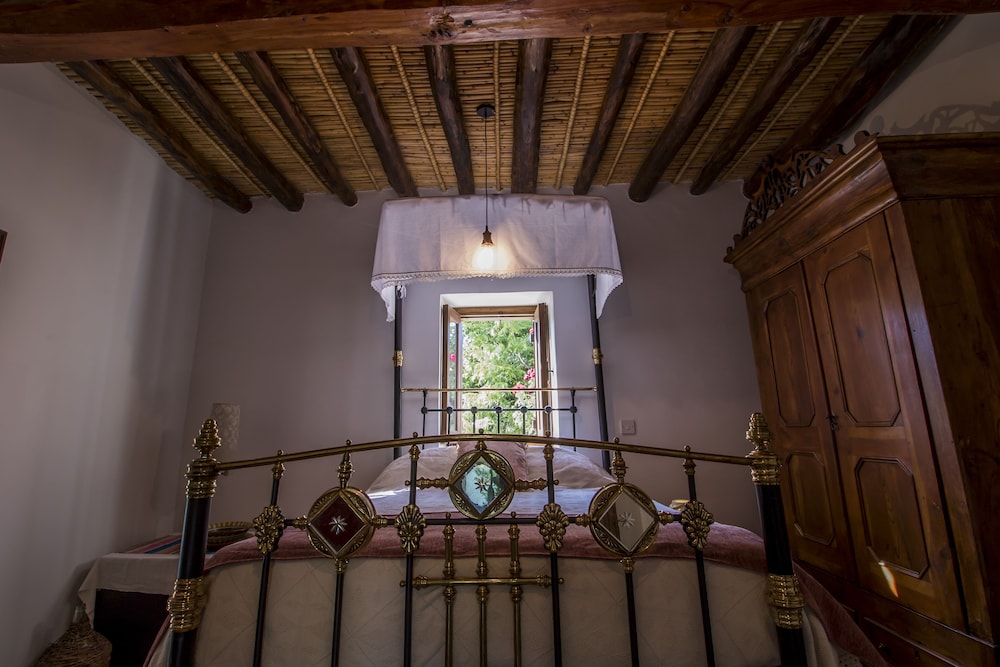 Estia Gaia Cottage view 4