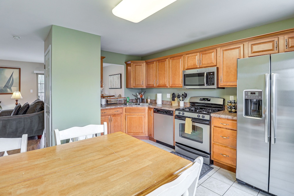 Family-friendly Townhome: 16 Mi to Pittsburgh! - Property Image 22