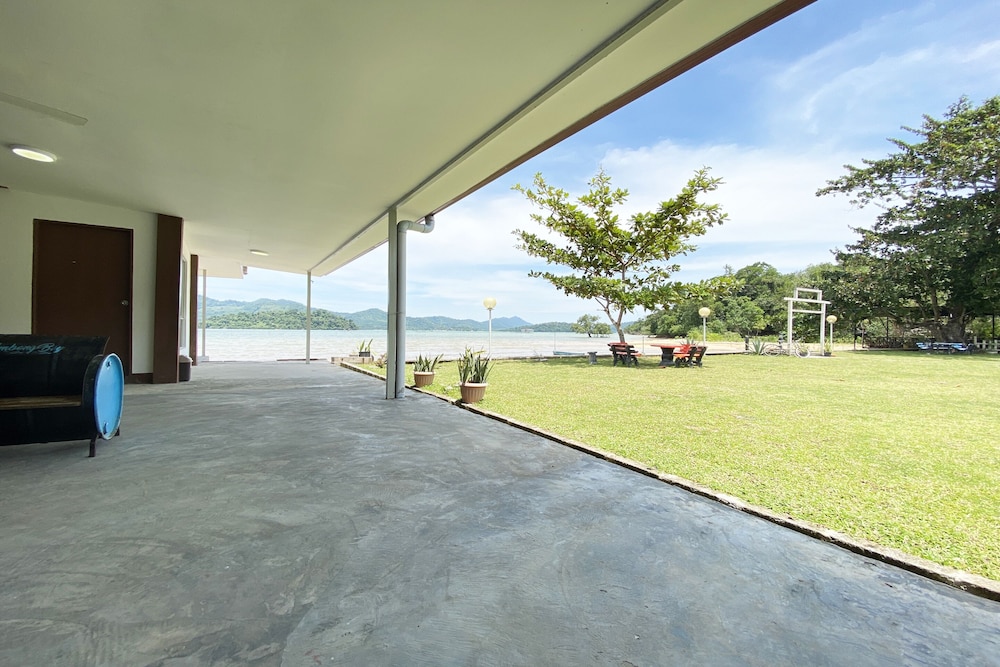 OYO Home 90319 Ambong Bay Resthouse Homes photo 8