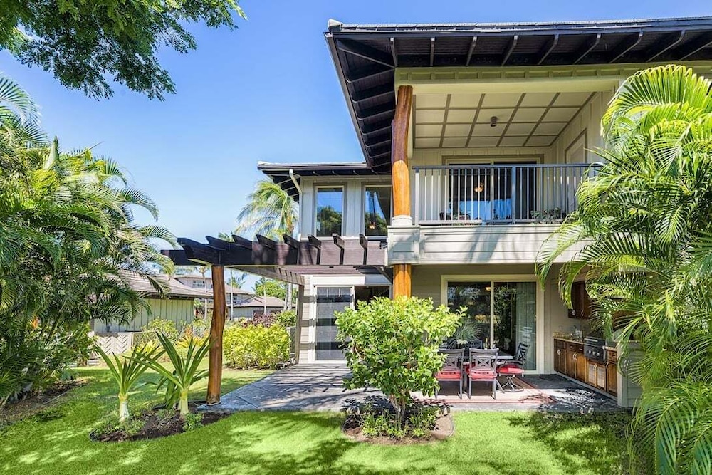 Prestigious Mauna Lani Resort - Luxurious End Unit - Large Private Lanai! -vrkcv