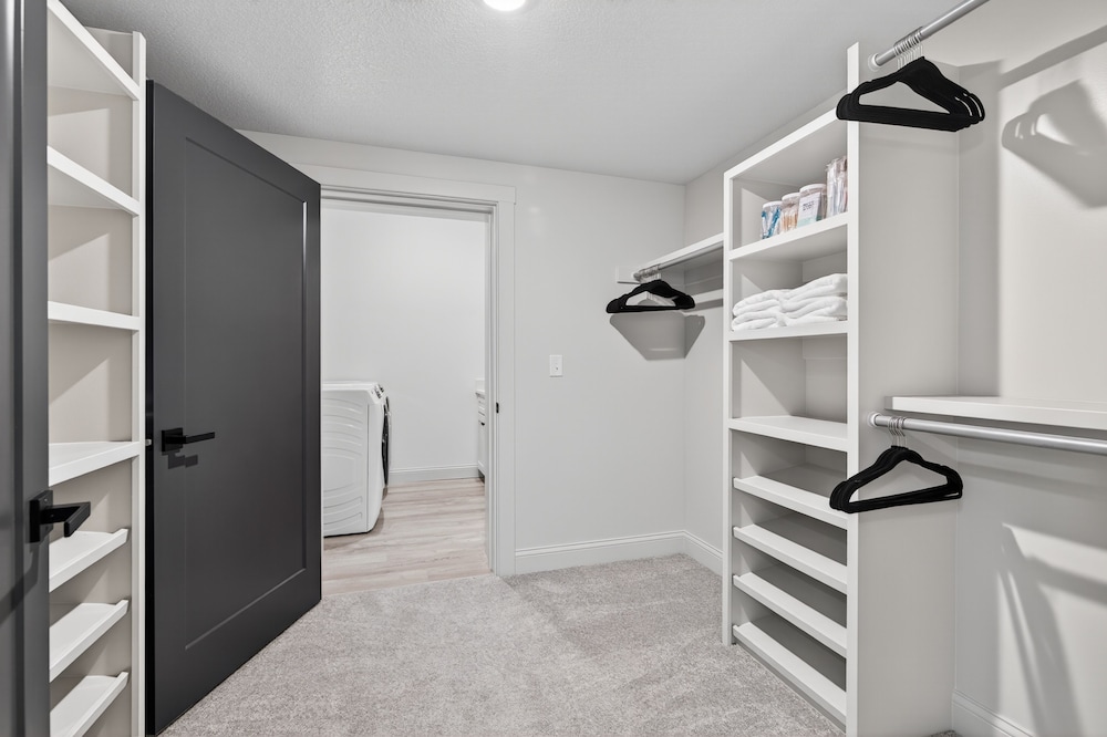 Plush & Roomy - Perfect For All Ages Near Ku & Kc 3 Bedroom Duplex