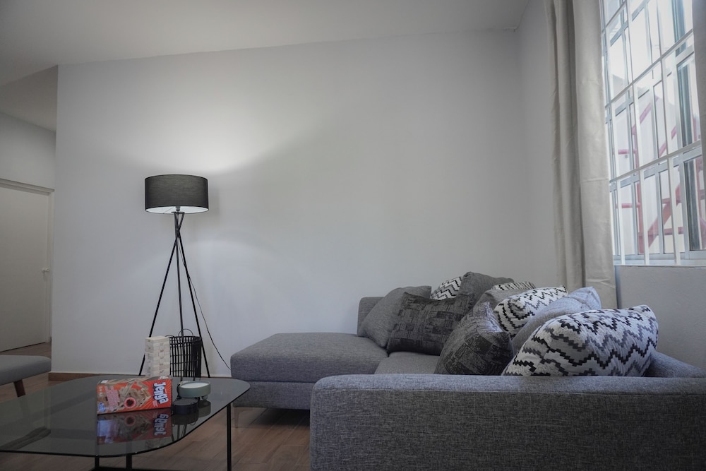 Modern Flat with 2 Bedrooms Near sea
