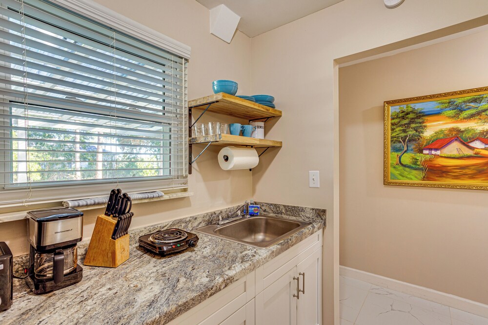 Peaceful Loxahatchee Apartment w/ Covered Porch