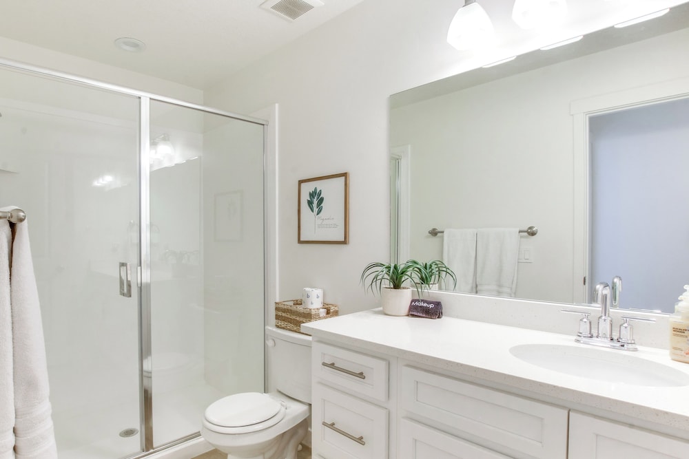 Walk to Marina & Lake: Spacious Garden City Gem!