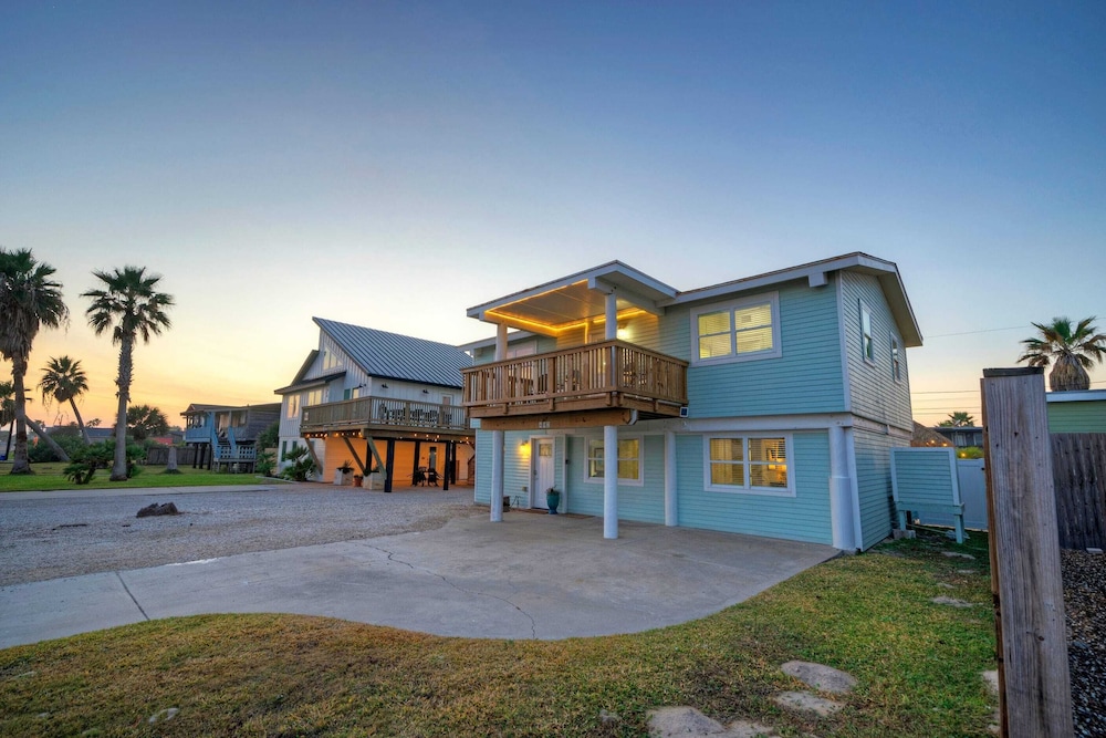 Seaglass Landing Private Pool, Cabana, & Near Port Aransas Beaches