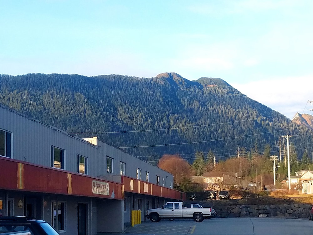 Eagle Bay Inn