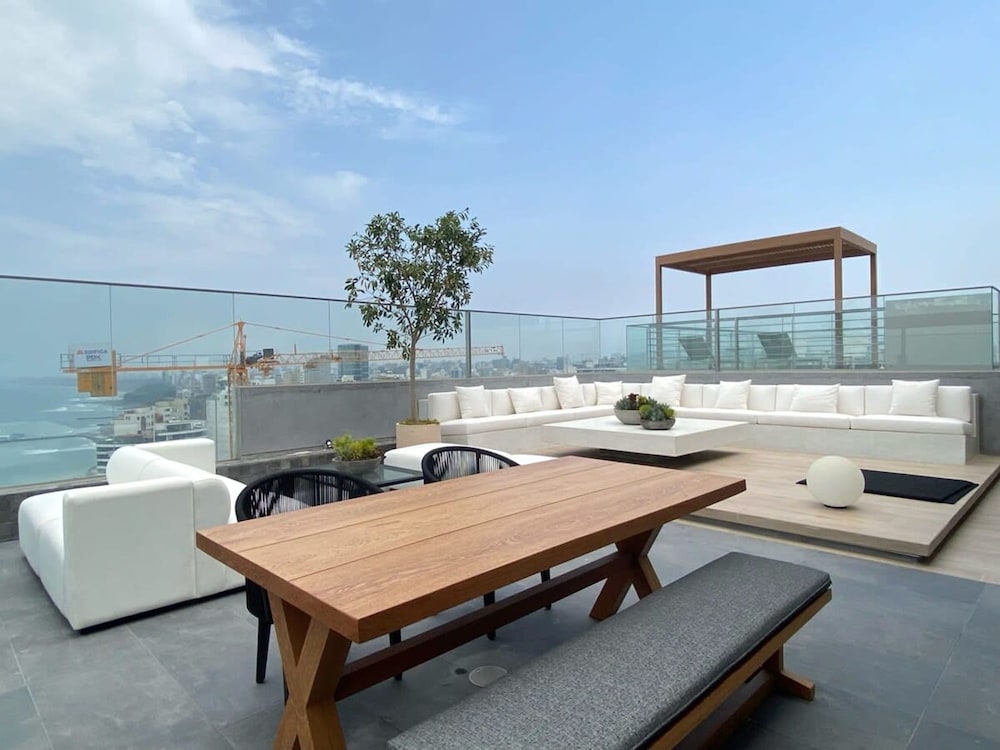 w Superb Loft w Balcony in Barranco