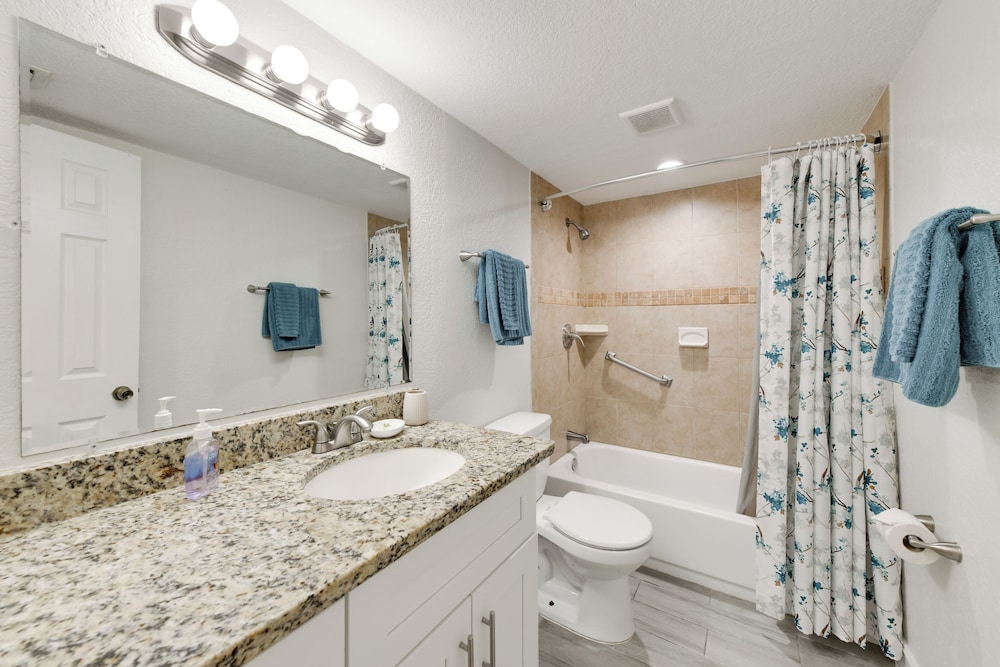 3 Mi to Siesta Key Beach: Condo w/ Heated Pool!