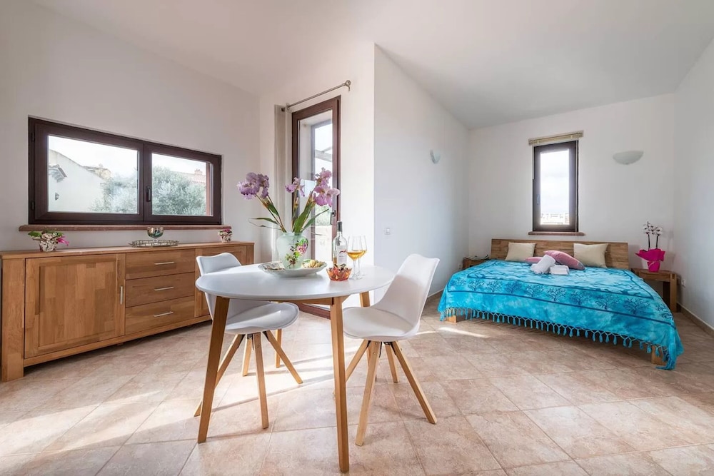 Amazing Detached Villa for 8 Guests Near Stintino