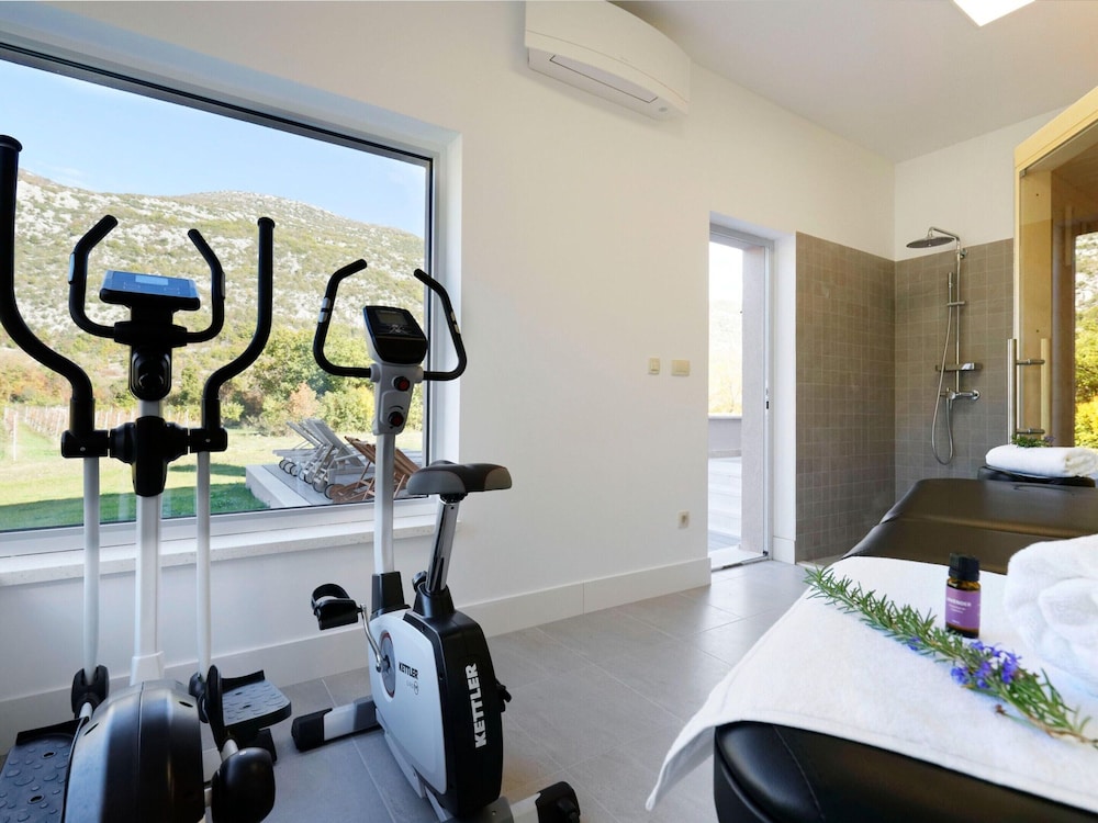 Villa in Zupa With Infinity Pool & Biokovo Views