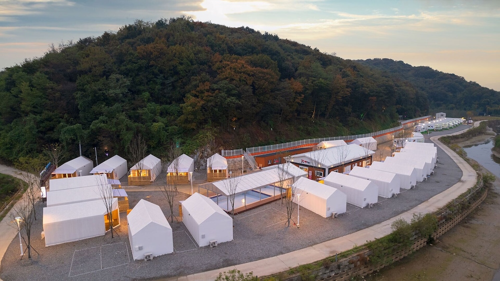 Hwaseong Refresh Glamping & Caravan