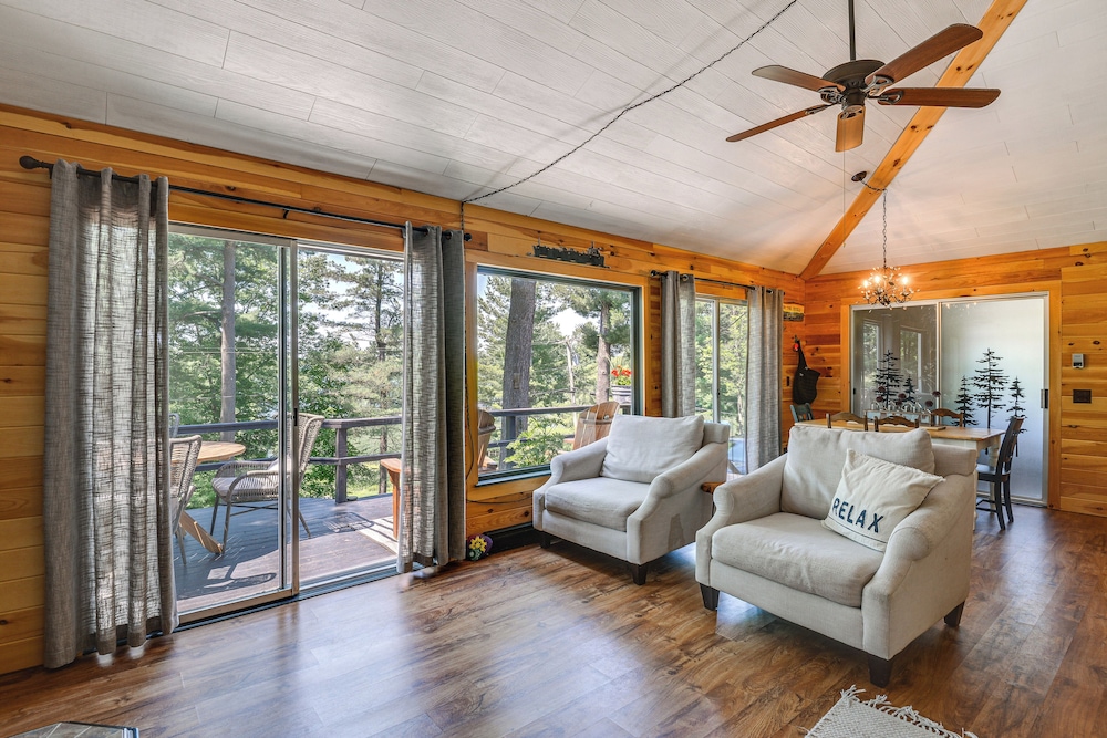 Fishing & Boating Paradise: St Lawrence River Home