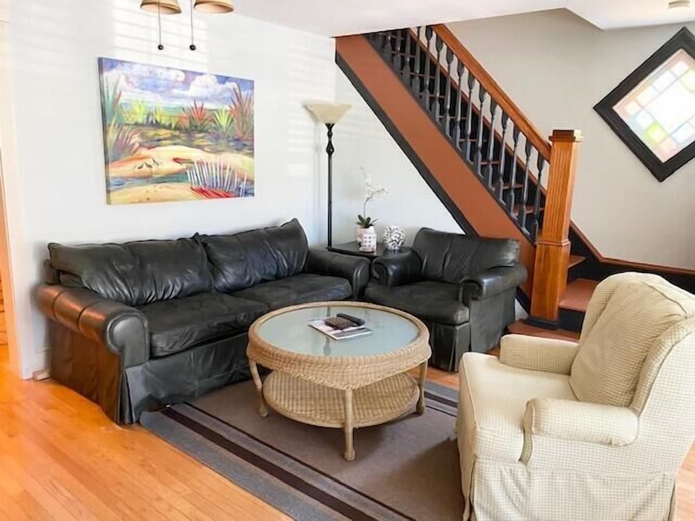Delaware Avenue 32A
