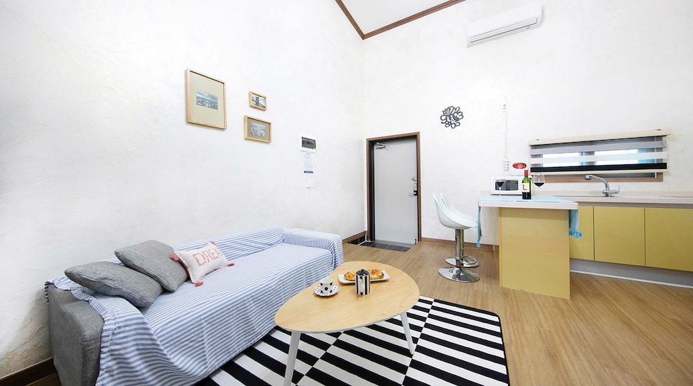 Kkoristar Pool and Spa Pension
