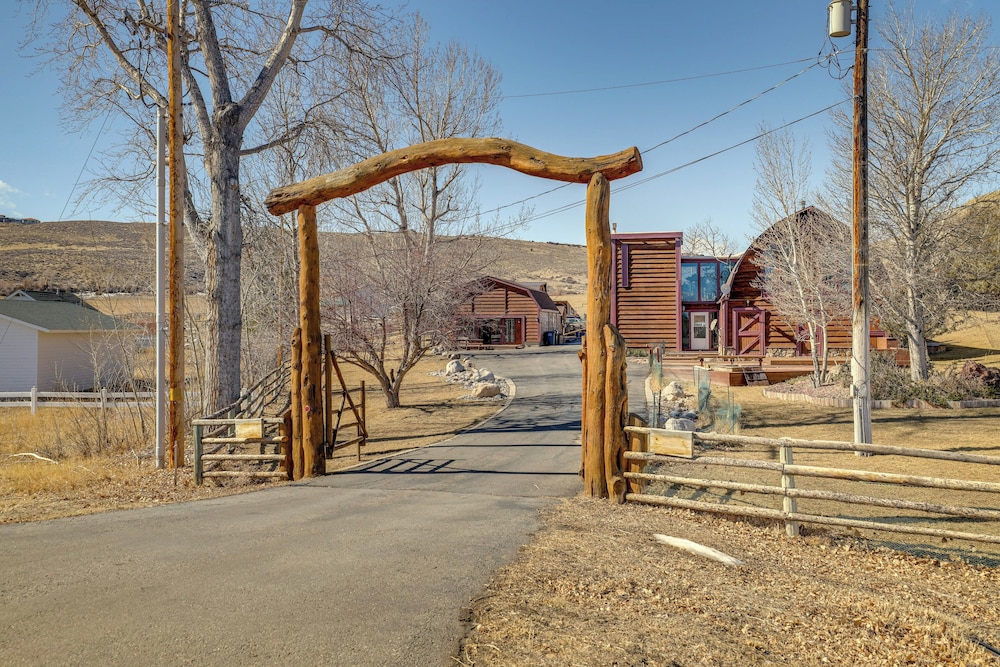 2 Mi to Main Street: Mtn-view Escape in Lander!