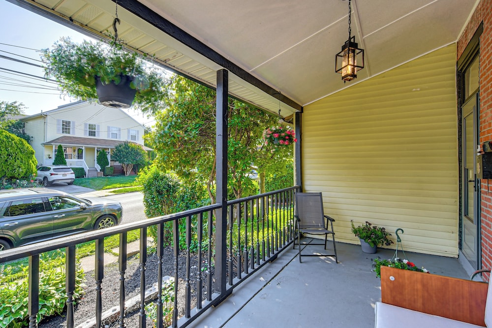 Walkable Neighborhood: Updated Morton Home!