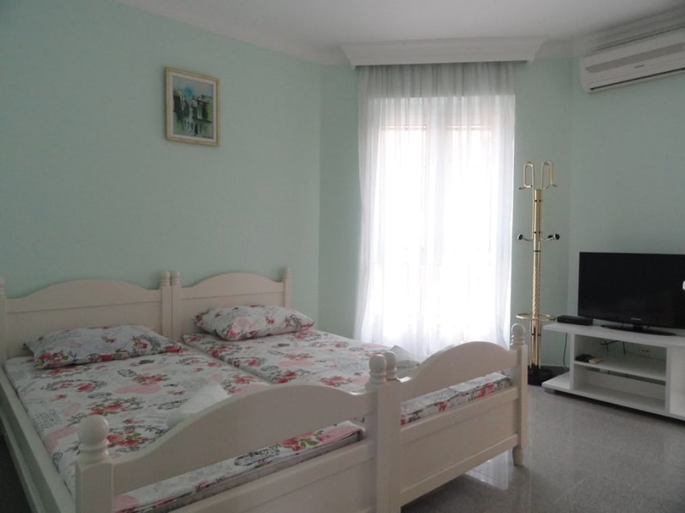 Petrovac Villa With Pool