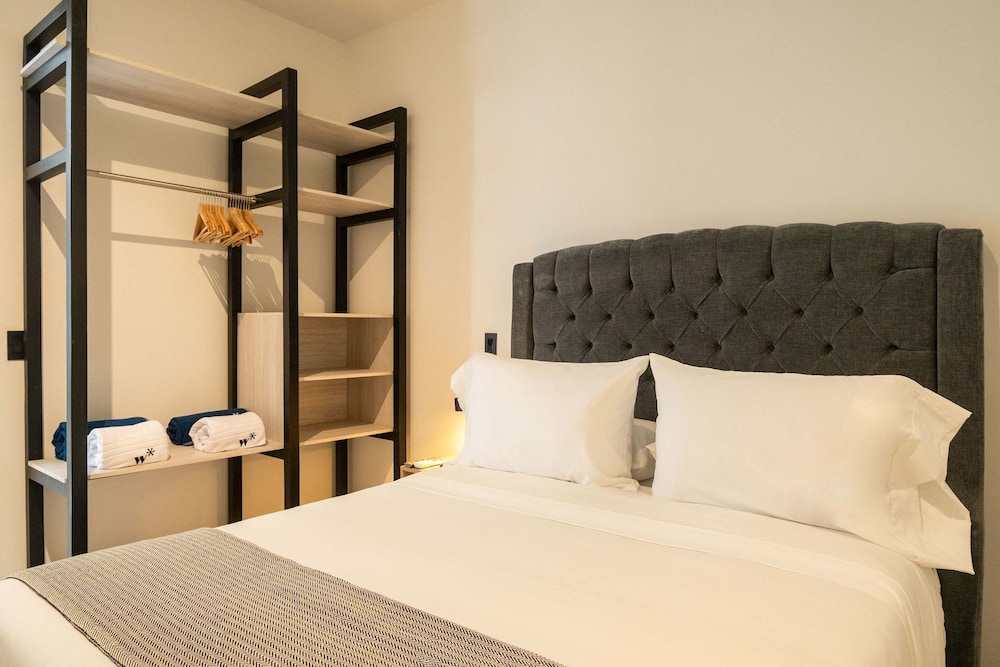 w Lovely 2BR w Balcony Near C Amurallada