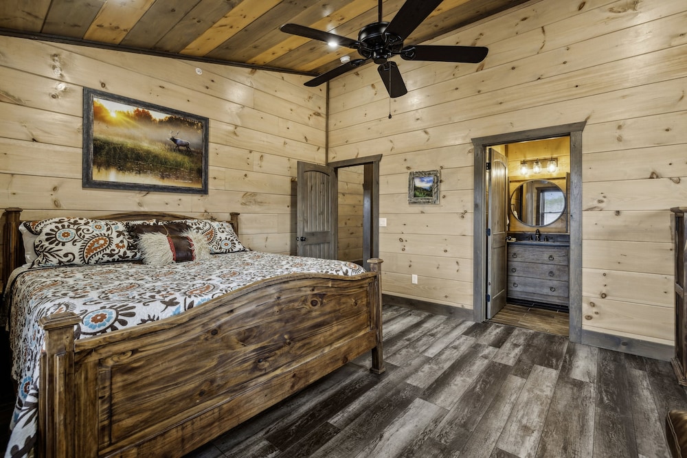 Grand Splash Lodge 6 Bedroom Cabin