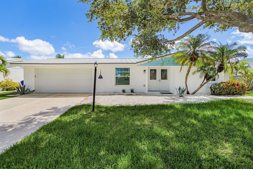 7 Dockside Dream: 3br/3ba Pool Home W/ Water Views! 3 Bedroom Home