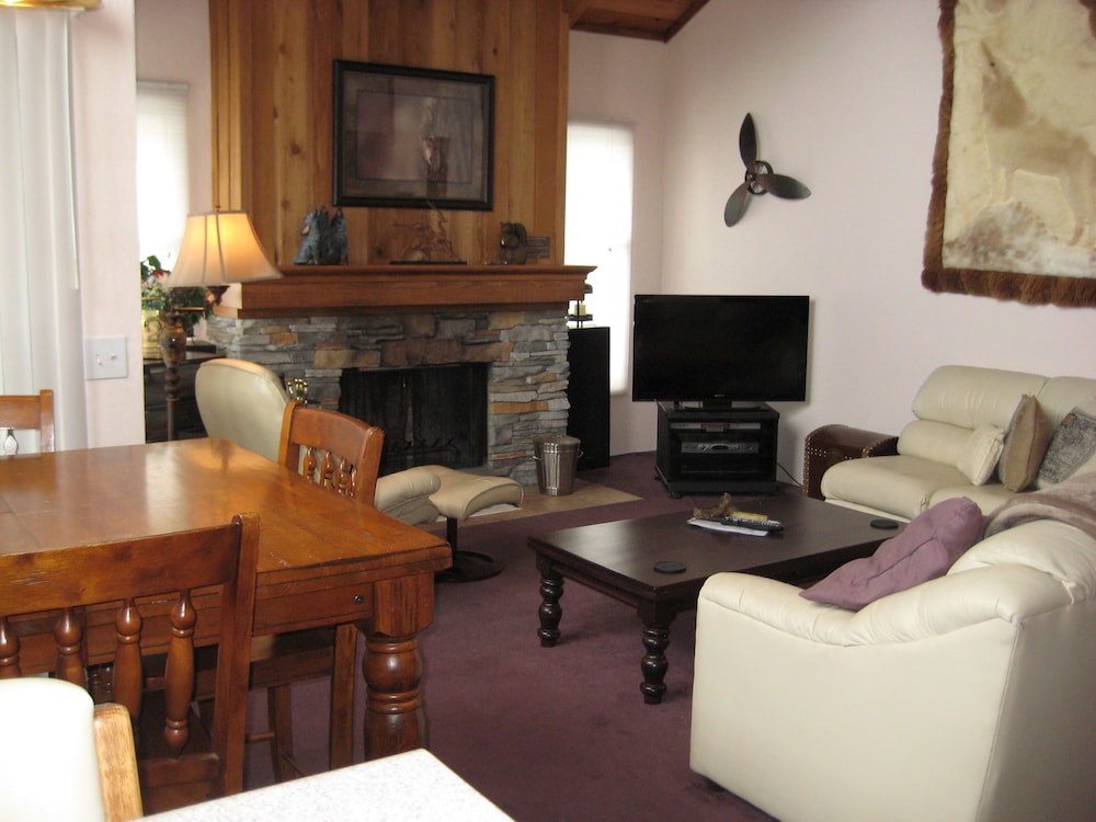 Val d'Isere by Mammoth Reservation Bureau