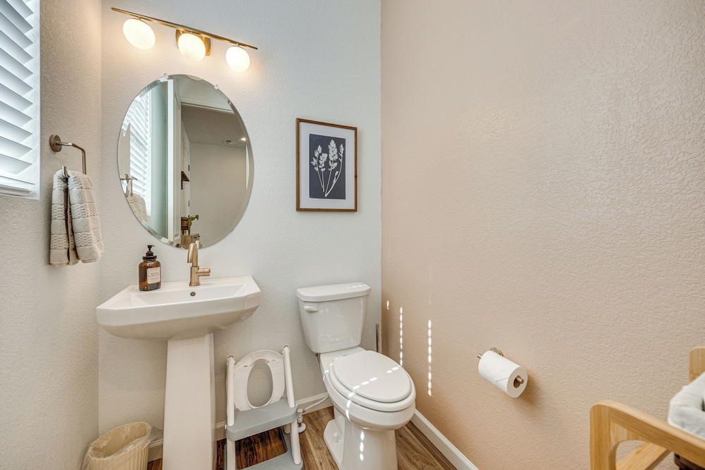 Bright Colorado Springs Home, 10 Mi to Dtwn!