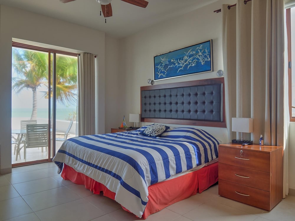 Puerto Paraiso - Yucatan Home Rentals view 5
