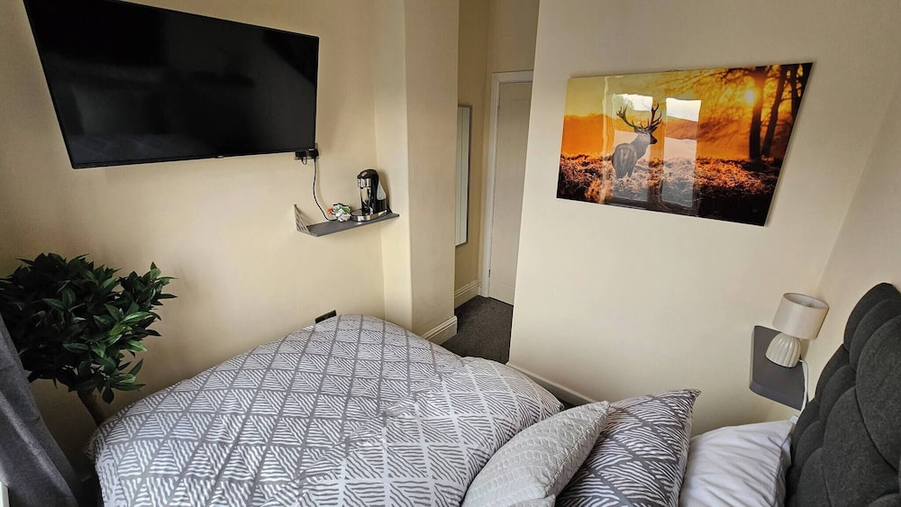 Charming 3-bedroom Home in Doncaster, Perfect for Family, Friends & Contractors