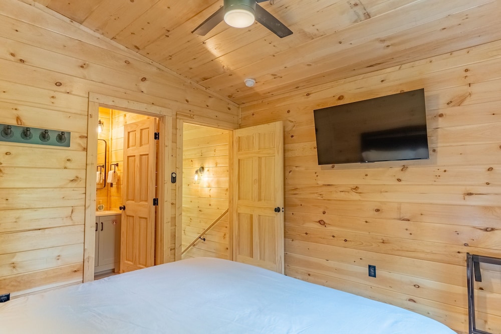 2 Brand New Cabins for Family Retreat