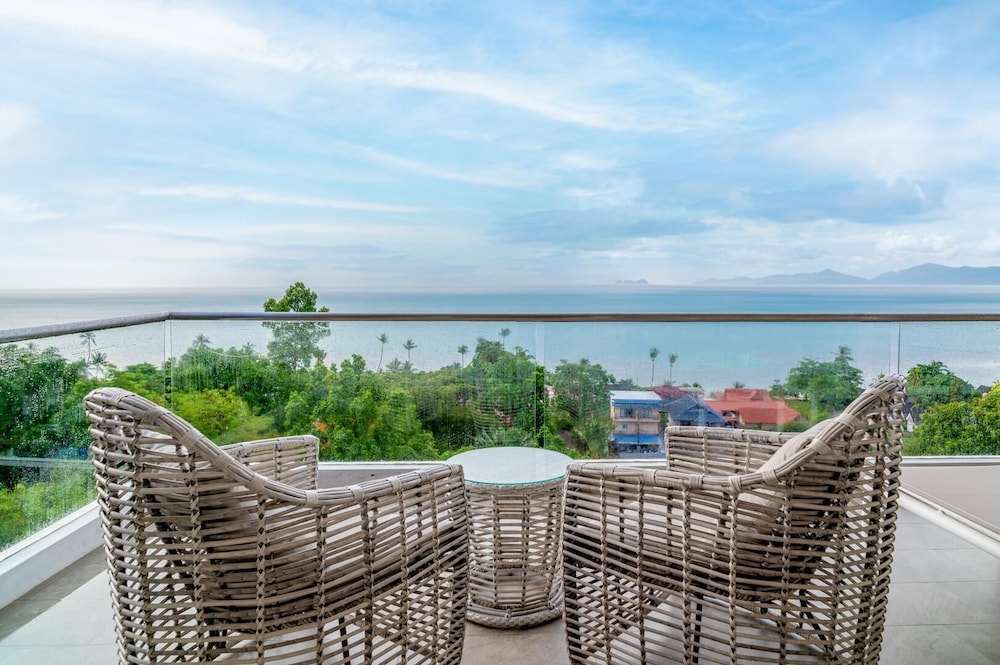 Cozy 2-Bed Apt by the Sea & Beach KBR37
