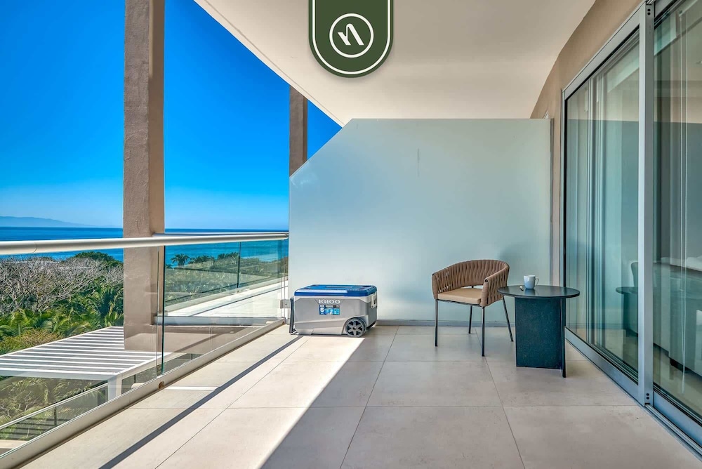 New 3BR Condo - Oceanview Terrace - Private Beach