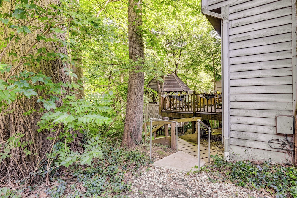 10 Mi to Dtwn: Cozy Couple's Getaway in Cincinnati