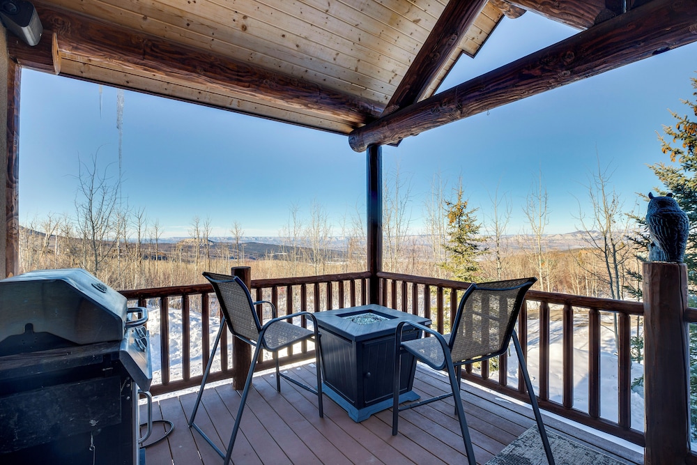 'black Bear Cabin' Near Skiing & Hiking!