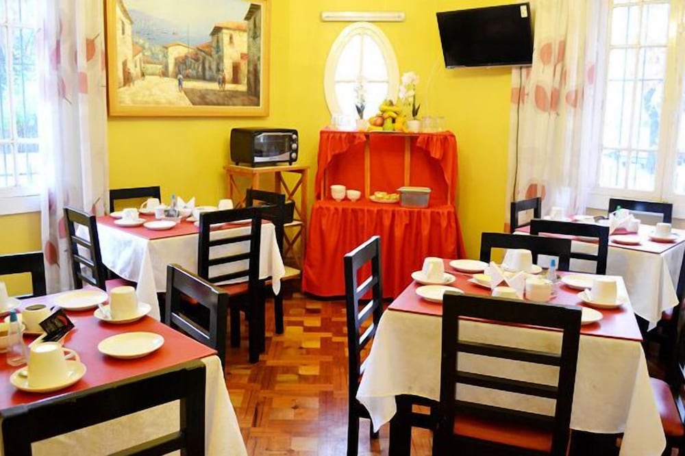 Hostal Almenas