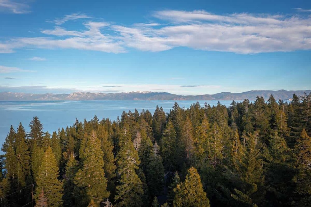 Cozy Tahoma Cabin in the Pines Sleeps 6 + Pets