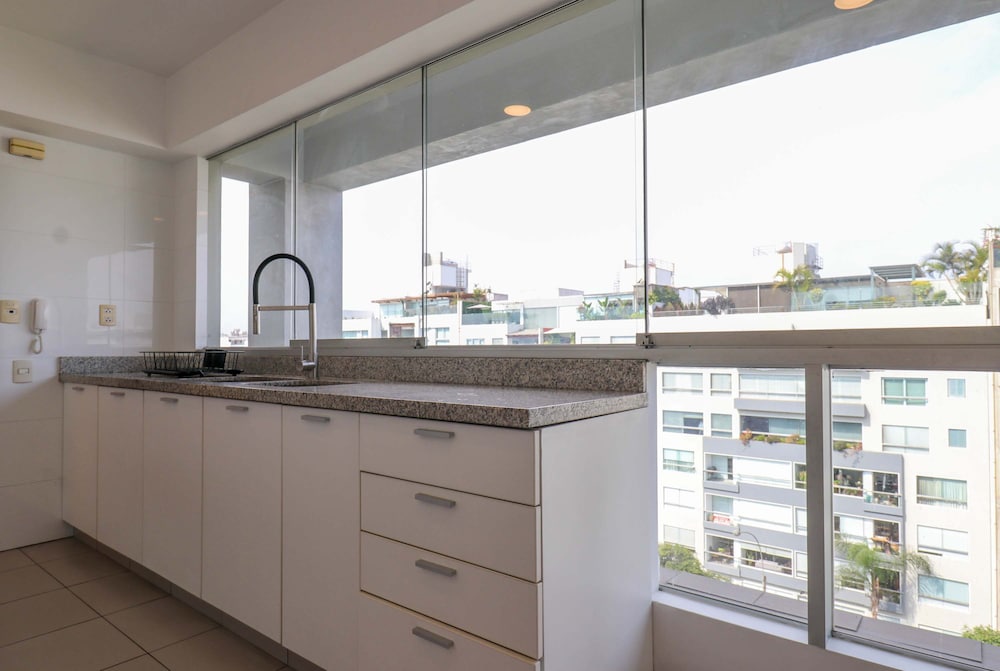 w Radiant 2BR w Modern Terrace in Miraflores