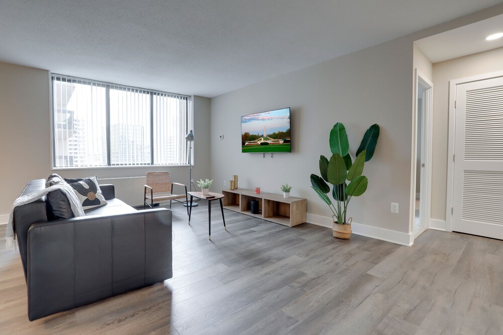 Walkable DC View Apartments