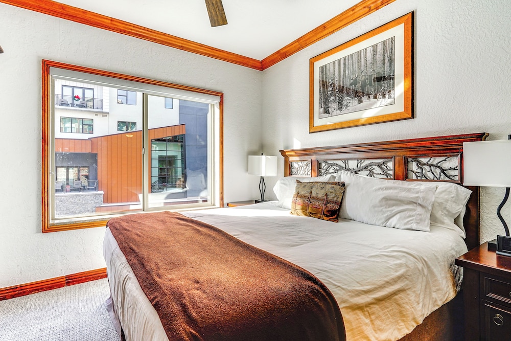 Walk to Ski Lift: Resort Condo in Park City!