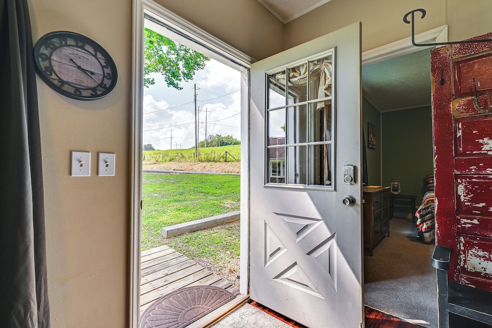 4 Mi to Ohio River: Quiet Guest House w/ Yard!