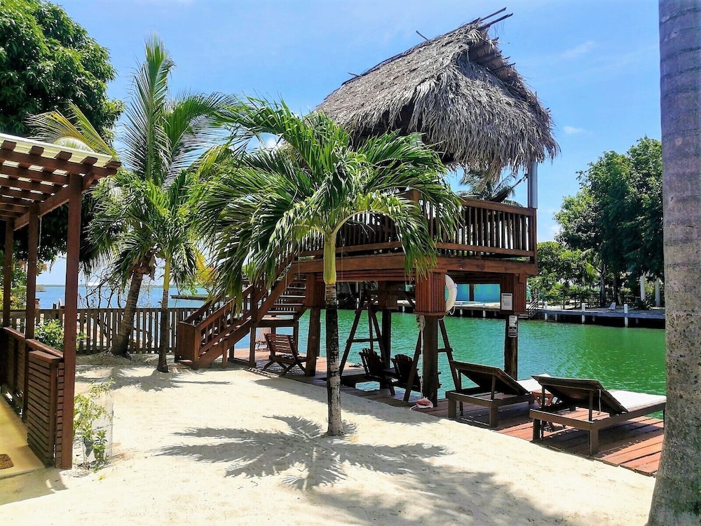 Dolce Cabana Waterfront Suites