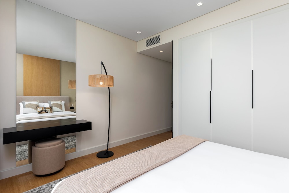 Maison Privee - Chic Downtown Living w/ Dubai Cityscape Views