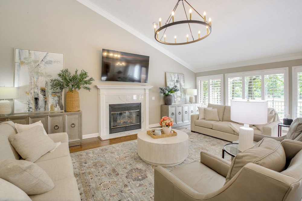 Golf Course View: Elegant Hot Springs Village Home