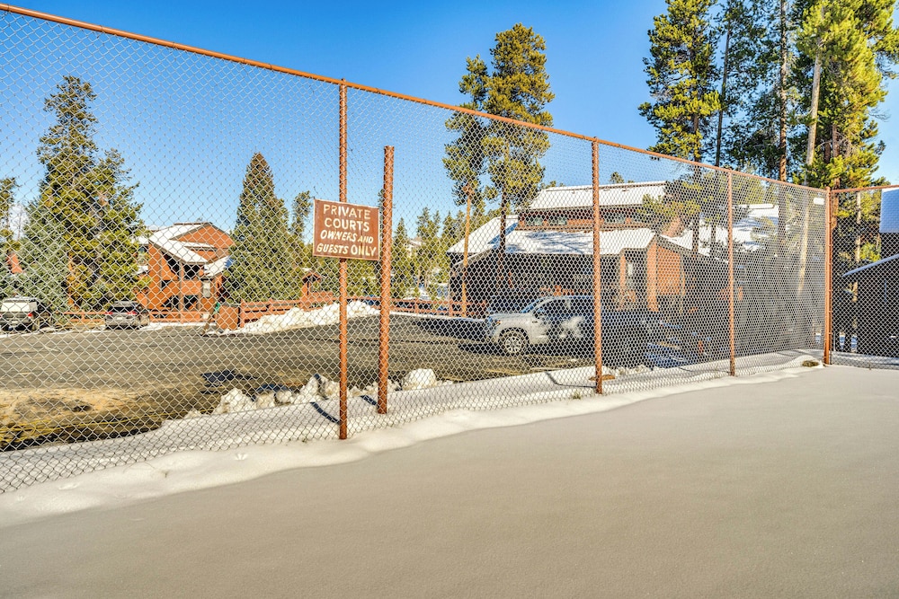 6 Mi to Skiing: Condo w/ Balcony in Fraser!