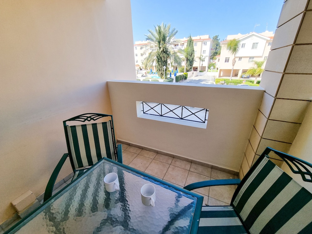 Yaar Apartment with pool and tennis court