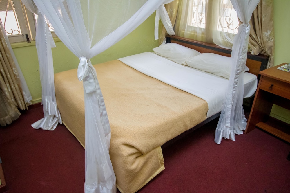 Emirina Travel Hotel