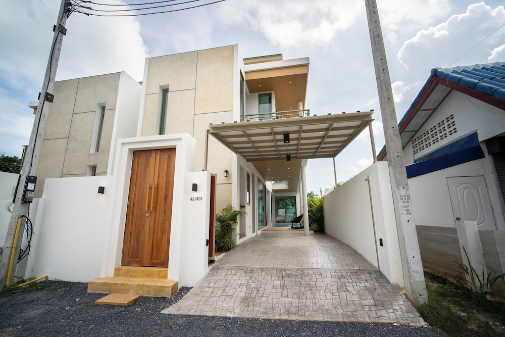Classic Modern Pool Villas Rawai 3BR