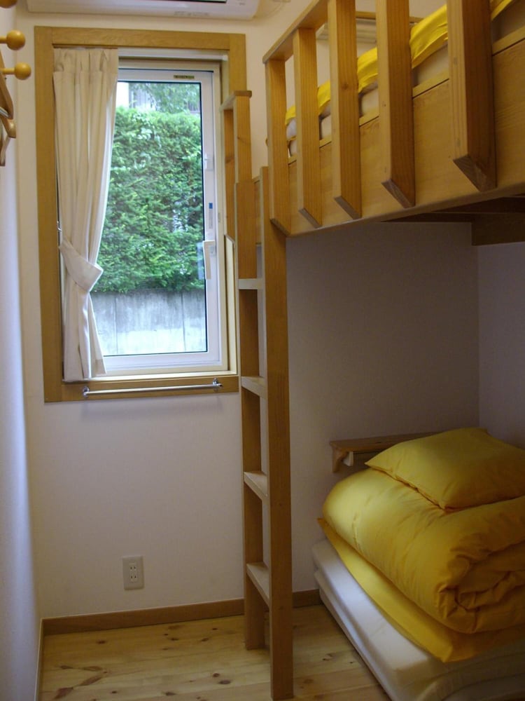 Lodge Orange Cabin