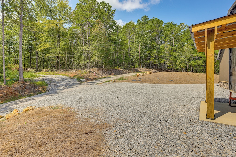 3 Mi to Water: Logan Martin Lake Cabin Getaway