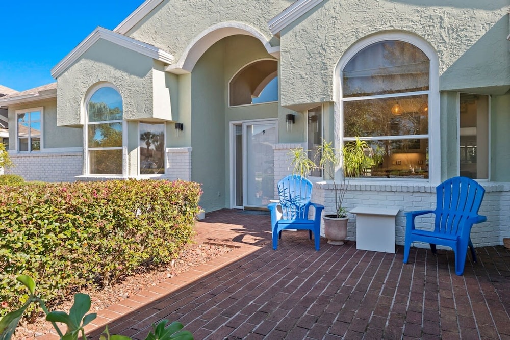 Luxury Heated Pool Home on Saltwater Canal w Tiki