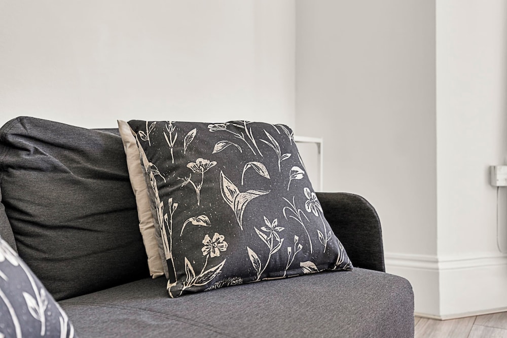 Bright and Newly Furnished Acton Apartment
